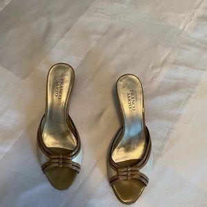 Summer sandals with low heel